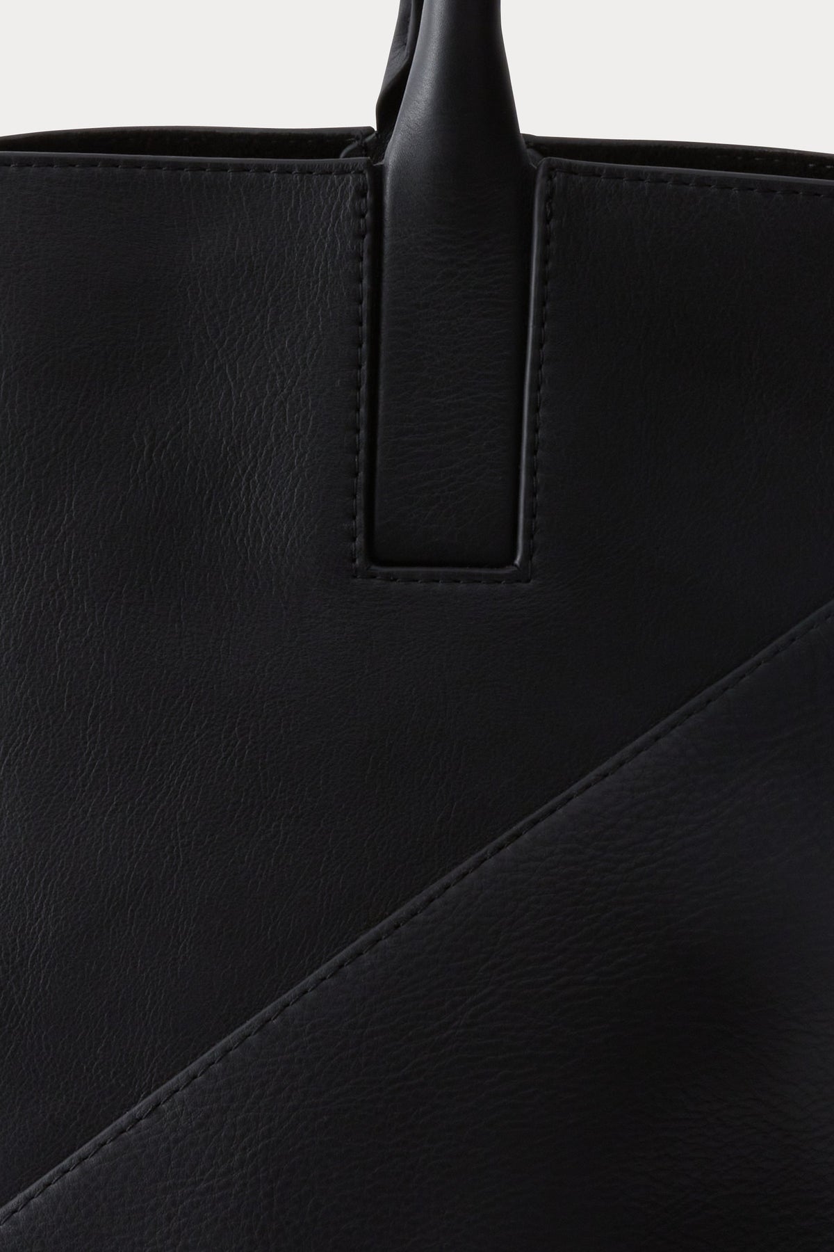 Voyager Tote Black