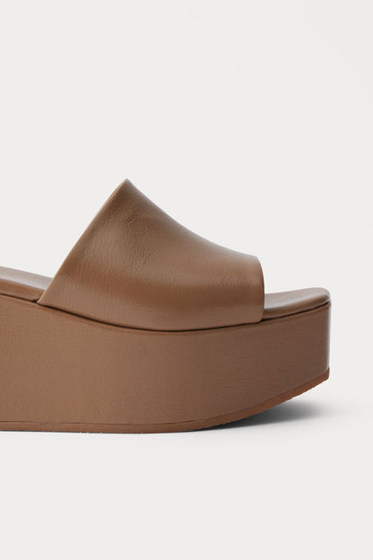 Ferow Wedge Hazelnut