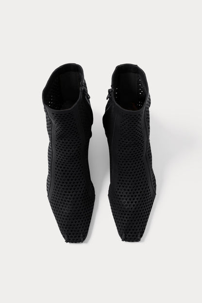 Cove Boot (Mini Punch) Black