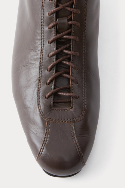 Wrestler Boot Bark