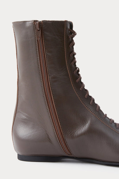 Wrestler Boot Bark