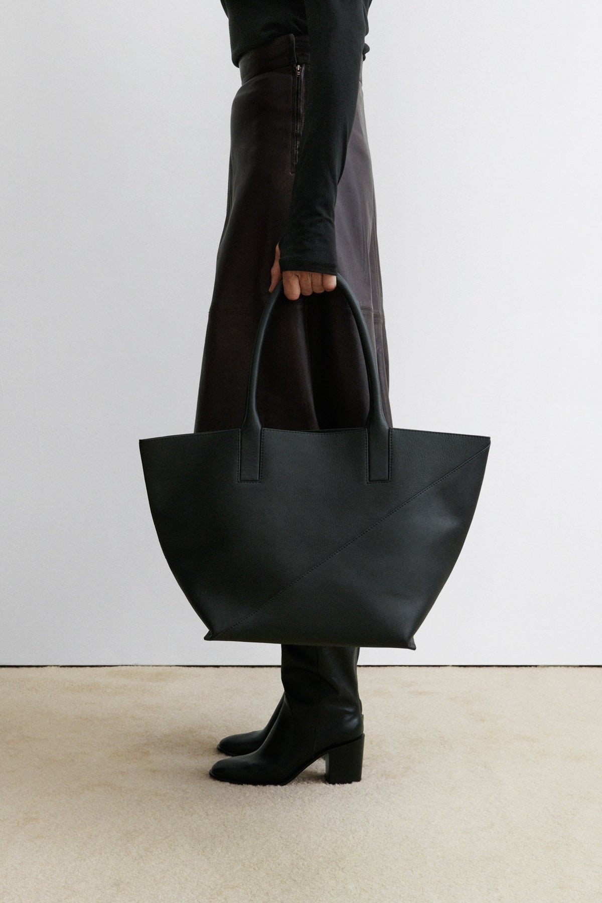 Voyager Tote Black
